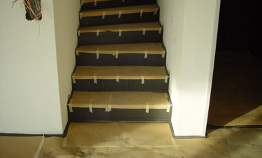Treppe mit Bodenplatten